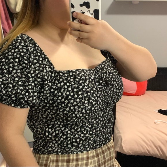 Floral Puff Sleeve top - Picture 3 of 4